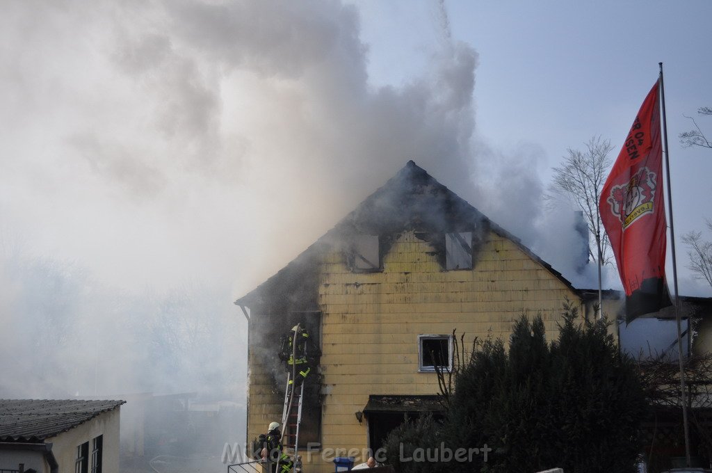 Haus komplett ausgebrannt Leverkusen P25.JPG